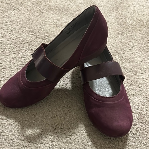 Dansko Burgundy Flats - Picture 4 of 5